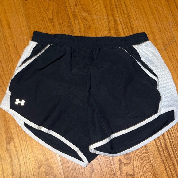 Under armour black and white shorts M - Picture 1 of 3